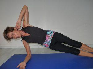 Le gainage est un exercice incontournable pour retrouver la forme. Voici quelques exercices faciles et efficaces à faire chez soi.