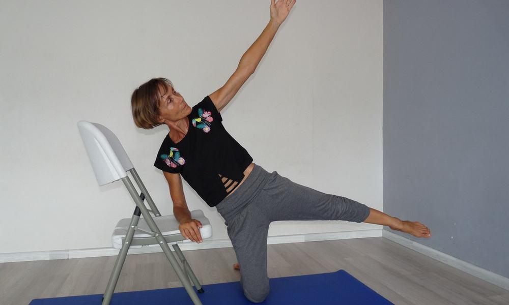 Apprenons à bien étirer nos muscles du moyen fessier avec Isabelle Balland
