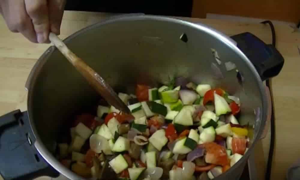 Même un senior peut réusir cette recette de ratatouille vitaminée