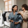 Après 50 ans, il ne faut pas hésiter à relooker son style vestimentaire.