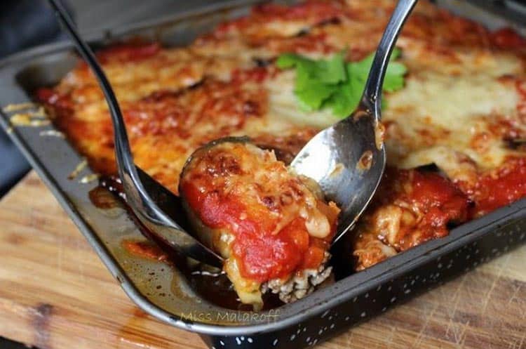 Toujours appréciée sur une table d'été, cette recette d'aubergines à la parmigiana est un délice. Essayez-la !