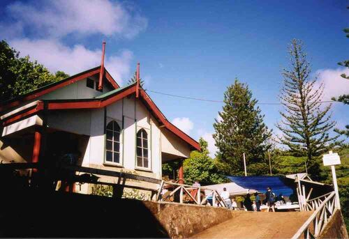 L'île de Pitcairn est desservie par un cargo mixte relié à l'île de Mangareva en Polynésie française