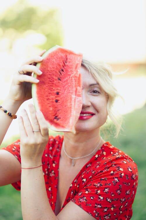 Habitude saine avec fruits frais et peu sucrés pour retrouver sa vitalité après 50 ans